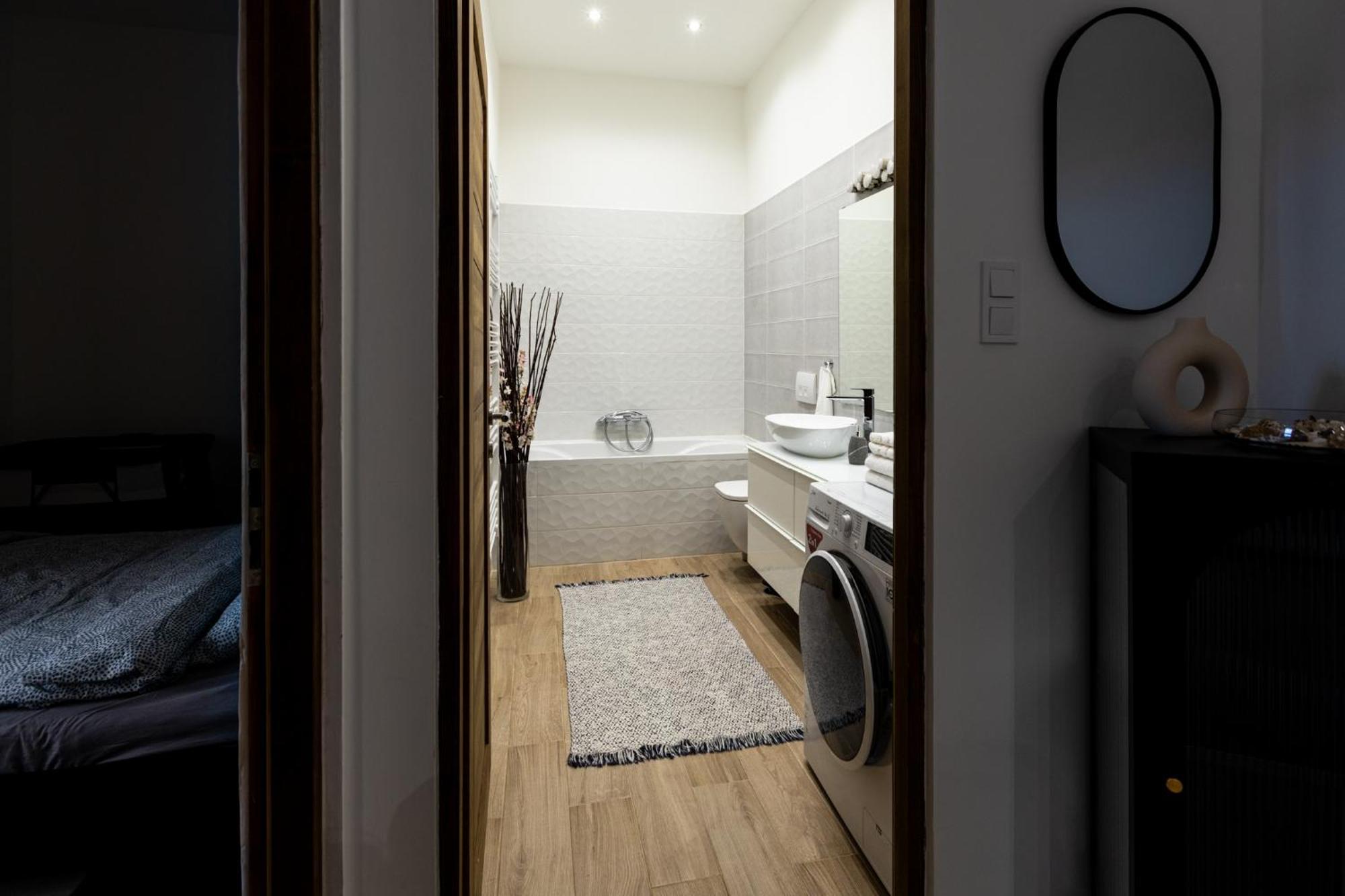 Devai With Free Netflix Near The Westend City Center * Budapeste